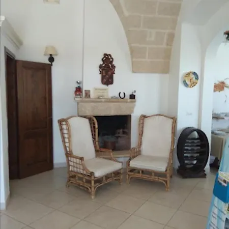招待所 In Bb - Spacious Quadruple In Ancient Masseria Near The Sea In A Quiet Olive Trees