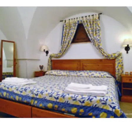 招待所 In Bb - Spacious Quadruple In Ancient Masseria Near The Sea In A Quiet Olive Trees *